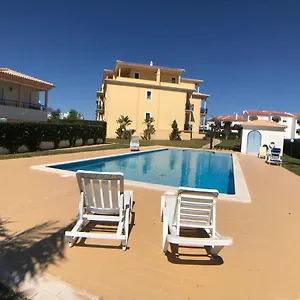Oura T1 Coral , Close To The Strip, Swimming Pool, Wi Fi, A/c Albufeira